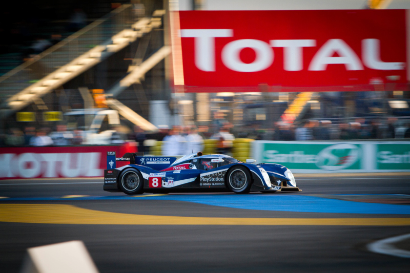 Illustration for article titled The intoxicating beauty of Le Mans cars at sunset